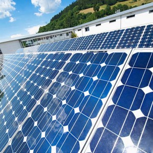 Solarpaneelen am Firmengebäude der Firma Kammerer